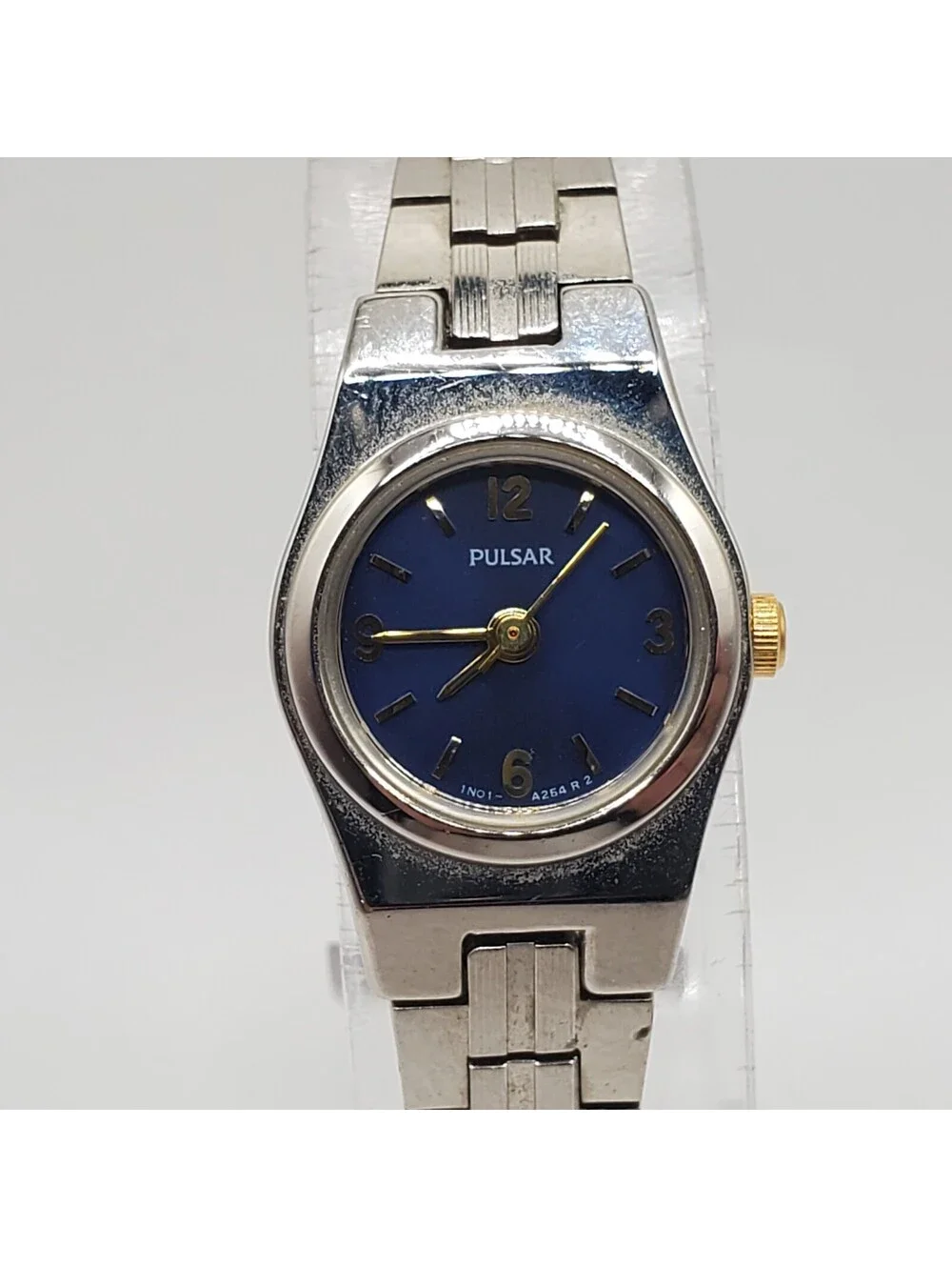 Pulsar Quartz Womens Watch 17mm Silver Tone Blue Round Dial New Battery